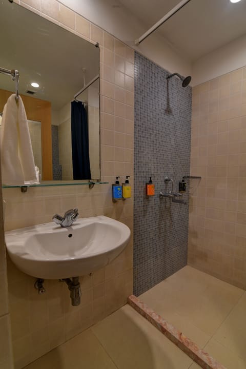 Superior - Grove View | Bathroom | Slippers