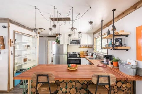 Perfect for stylish entertaining & fun: Seating for 6 (table) and bar (2)