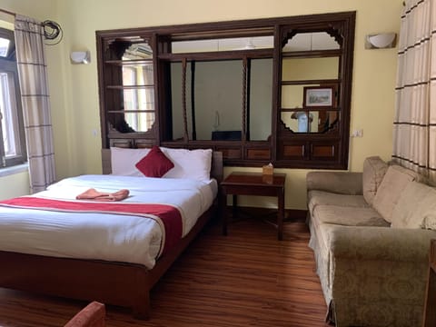 Deluxe Double Room, 1 King Bed | In-room safe, desk, laptop workspace, free WiFi