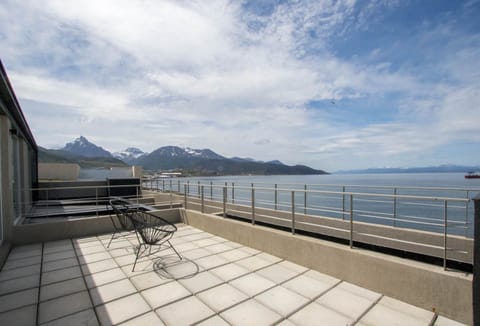 Deluxe Studio Suite, 2 Queen Beds, Balcony, Ocean View | Terrace/patio