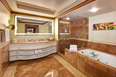 Royal Suite, 1 King Bed with Sofa bed, Non Smoking (Napua) | Bathroom | Separate tub and shower, deep soaking tub, designer toiletries