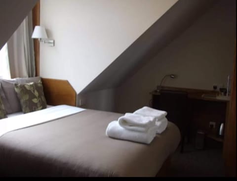 Double room with external bathroom  | Desk, free WiFi, bed sheets
