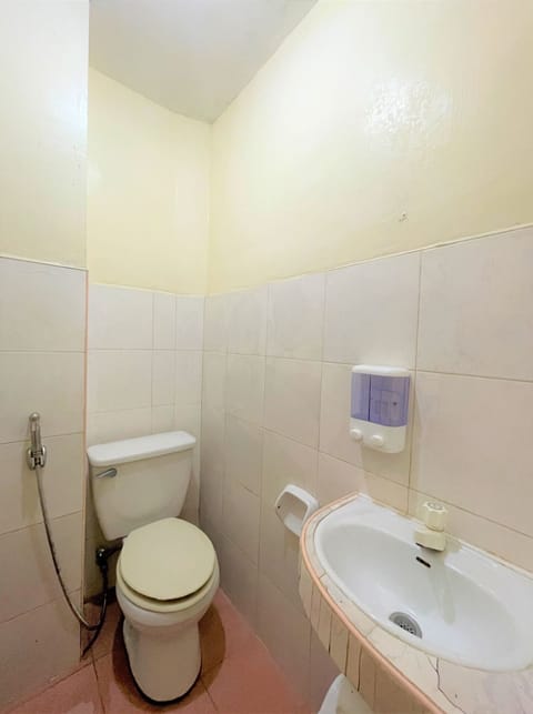 Standard Double Room | Bathroom | Shower, bidet, towels, soap