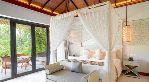 Pearl Suite Villa | Pillowtop beds, minibar, in-room safe, desk