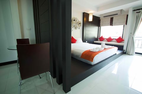 Penthouse | Premium bedding, pillowtop beds, minibar, in-room safe