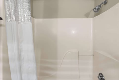 Combined shower/tub, deep soaking tub, free toiletries, hair dryer