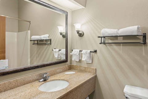 Combined shower/tub, deep soaking tub, free toiletries, hair dryer