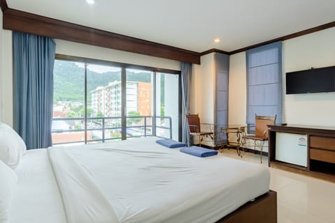 Standard Double Room | In-room safe, desk, free WiFi, bed sheets