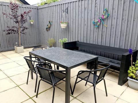 House | Outdoor dining