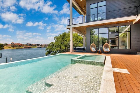 Enjoy the private pool overlooking the constant level Lake LBJ!