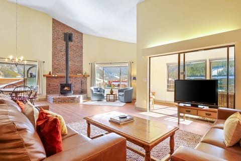 Furniture, Indoors, Living Room, Home Decor, Screen