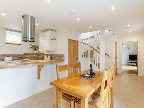 Kitchen/diner | Rose Cottage - Courtyard Cottages, Inverness