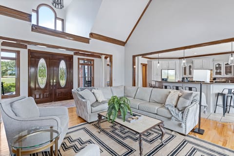 The connected gathering spaces make it easy to spend time with all your loved ones.