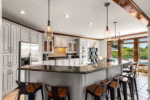 Whip up your favorite meals in this fully-equipped gourmet kitchen!