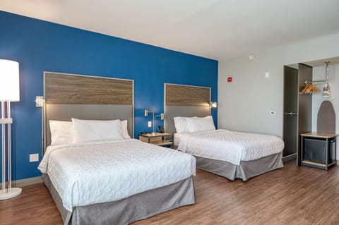 Room, 2 Queen Beds, Accessible, Bathtub | Desk, free WiFi, bed sheets