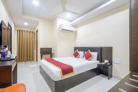 Grand Room | Premium bedding, down comforters, pillowtop beds, free WiFi