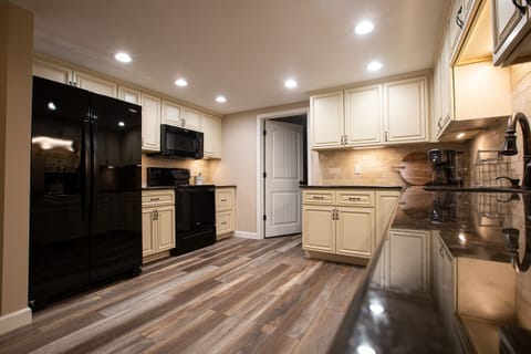 Full-size kitchen with all appliances