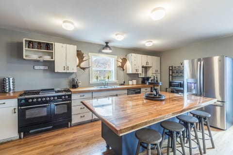 Kitchen Top of the Town Rental Home - Our fully equipped kitchen is welcoming to all chefs and guests