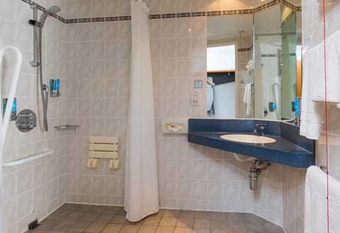 Room, 1 Double Bed, Accessible Bathtub | Bathroom | Shower, hair dryer, towels