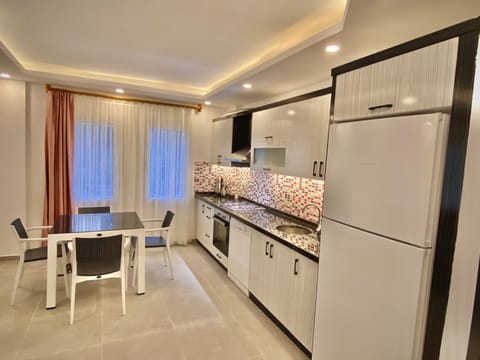 Classic Apartment | Private kitchen | Full-size fridge, oven, stovetop, dishwasher