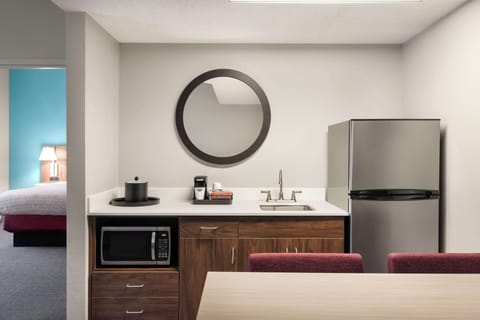 Suite, 1 Bedroom, Non Smoking | Private kitchen