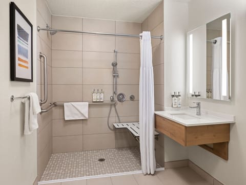 Studio Suite, 1 Queen Bed, Accessible, Kitchen (Communication, Mobility) | Bathroom | Combined shower/tub, free toiletries, hair dryer, towels