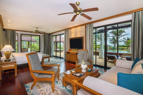 Suite, 1 Bedroom, Private Pool, Oceanfront | Living area | 37-inch LCD TV with satellite channels, TV, table tennis