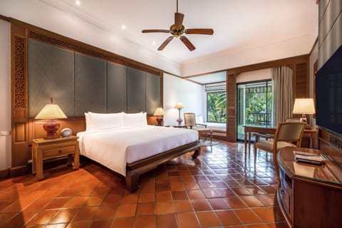 Family Room, 1 King Bed, Balcony, Garden View | Premium bedding, minibar, in-room safe, desk