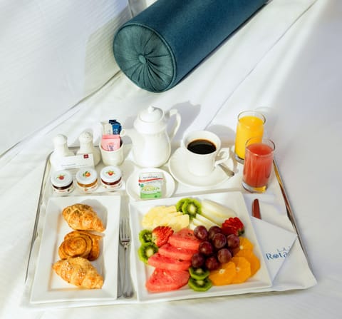 Daily full breakfast (AED 81 per person)