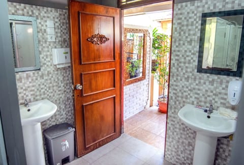 Shared Dormitory | In-room safe, free WiFi, bed sheets