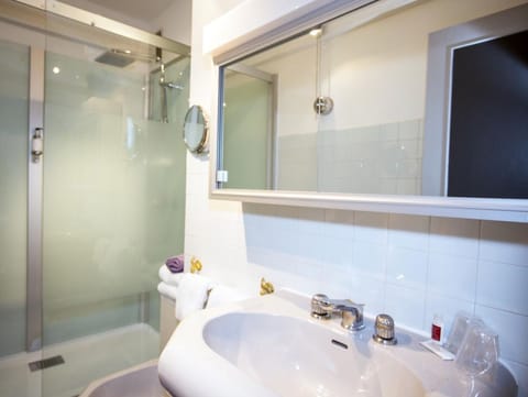 Double Room, Terrace, Sea View | Bathroom | Free toiletries, hair dryer, towels