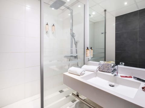 Privilege, Room, 1 Double Bed | Premium bedding, minibar, in-room safe, desk