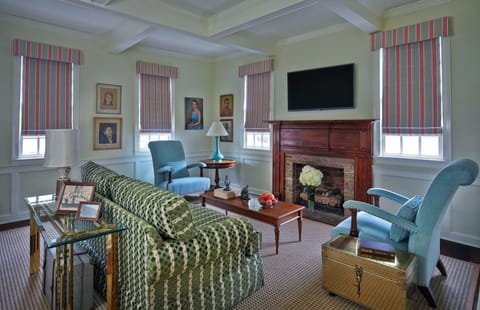 Suite, 1 King Bed (Hoyt House Deluxe Suite) | Premium bedding, in-room safe, desk, laptop workspace