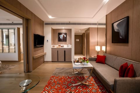 Executive Suite, 1 King Bed | Premium bedding, minibar, in-room safe, individually furnished