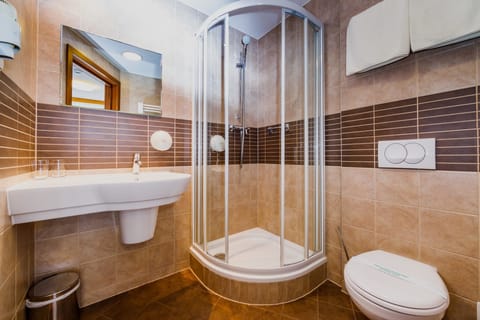 Classic Double Room, 1 Double Bed | Bathroom | Shower, hair dryer, towels