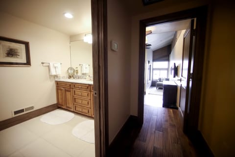 Suite, 2 Bedrooms | Bathroom | Towels, shampoo