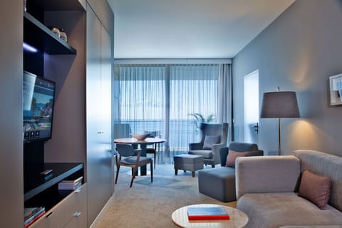 Suite, 1 Bedroom, Ocean View | Minibar, in-room safe, desk, soundproofing