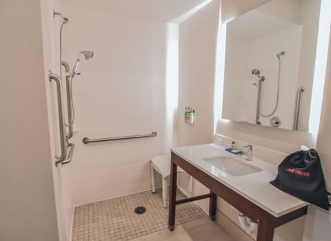 Standard Room, 1 King Bed, Accessible (Communications, Roll-In Shower) | Bathroom | Combined shower/tub, hydromassage showerhead, free toiletries