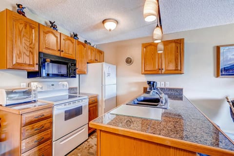 Suite, 1 Bedroom | Private kitchen | Full-size fridge, microwave, coffee/tea maker, cookware/dishes/utensils