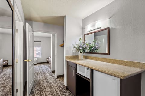 Pillowtop beds, in-room safe, desk, laptop workspace