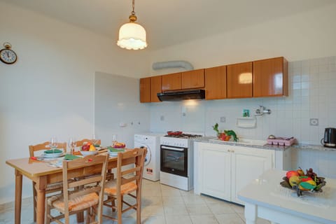 Family Apartment, 2 Bedrooms (Ca Di Mamma) | Private kitchen | Fridge, oven, stovetop, coffee/tea maker