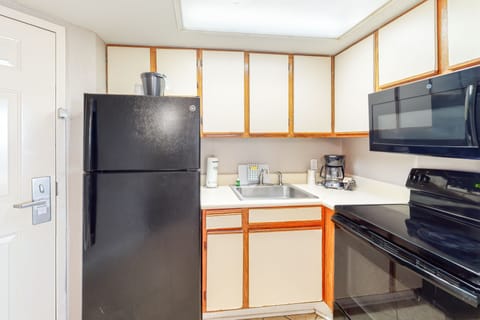 Condo, 1 Bedroom (Oceanfront 2 Queen) | Private kitchen | Fridge, microwave, coffee/tea maker