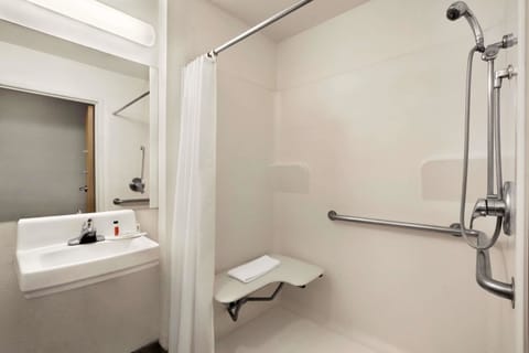 Separate tub and shower, free toiletries, hair dryer, towels