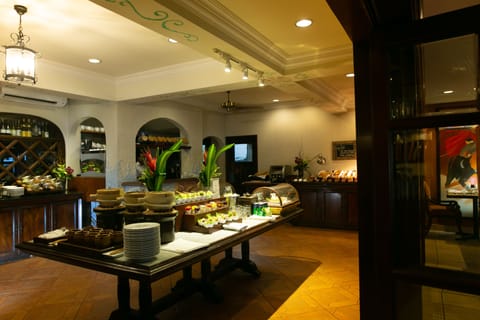 Daily cooked-to-order breakfast (MYR 70 per person)