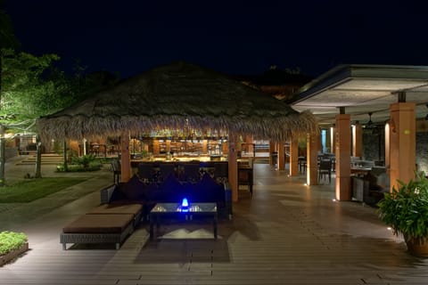 Poolside bar