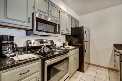 Condo, 2 Bedrooms | Private kitchen | Fridge, microwave, oven, stovetop