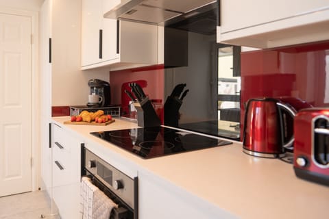 Apartment, Ensuite, Garden View | Shared kitchen