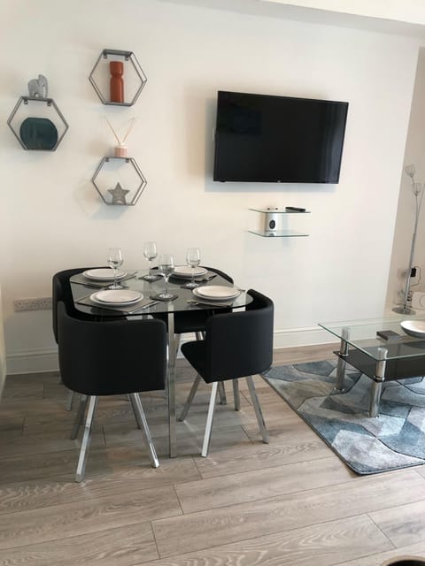 Apartment, Ensuite, Garden View | Lounge