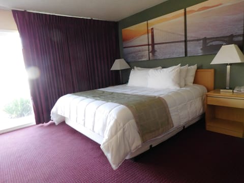 Business Suite, 1 King Bed, Non Smoking (Mobility Accessible) | In-room safe, desk, laptop workspace, iron/ironing board