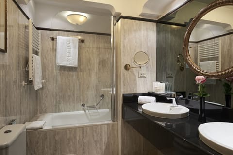 Combined shower/tub, deep soaking tub, eco-friendly toiletries, towels